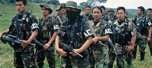 Los grupos paramilitares