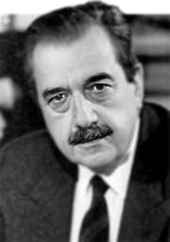Asume Raúl Alfonsín