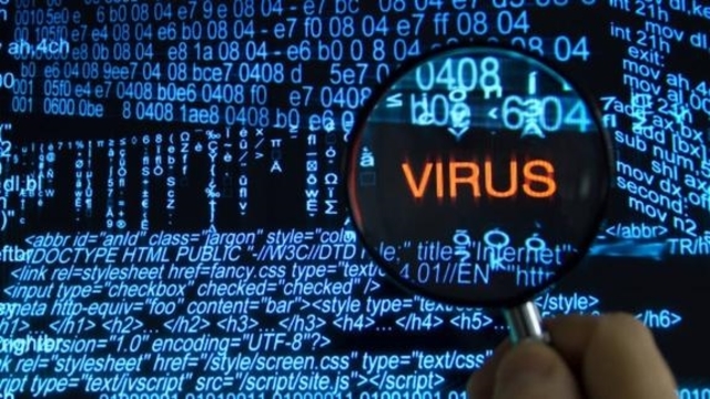 se crean los primeros virus informáticos