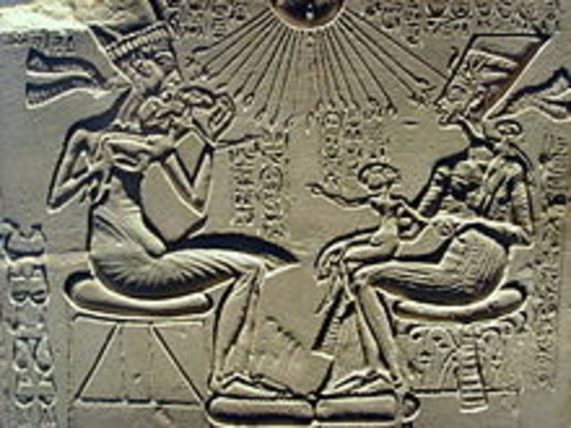 Akhenaton, Nertiti, and the Three Daughters