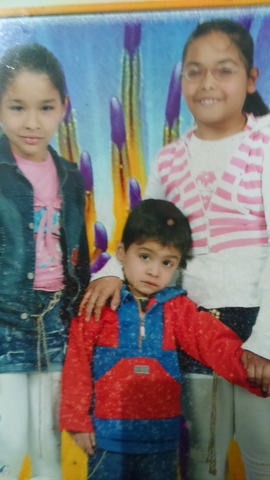 Mi primera foto con mis hermanas