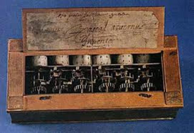 BLAISE PASCAL CREA LA CALCULADORA ATÓMICA MECÁNICA