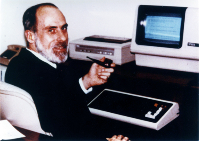 Bob kahn hace una demostracion de ARPANET con 40 maquinas conectadas y causa sensación.