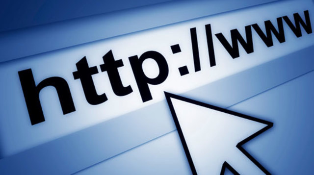 PRIMER SERVIDOR DE NOMBRES DE SITIOS