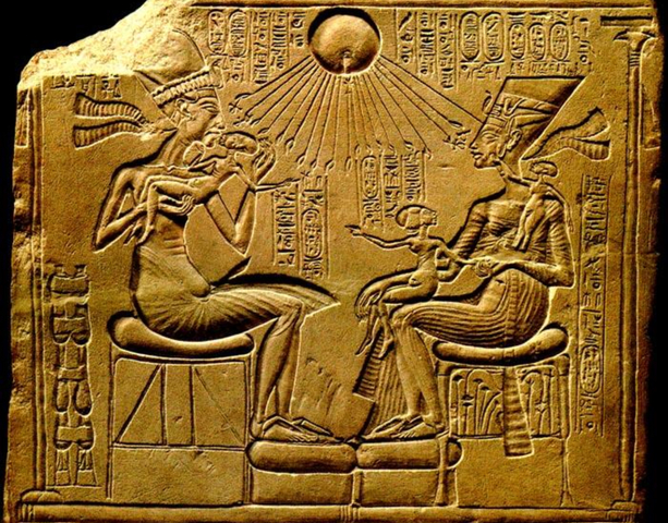 Akhenaton, Nefertiti, and three daughters