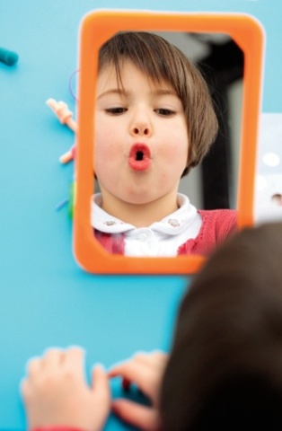 Desarrollo de secuencias de praxias como terapia de habla