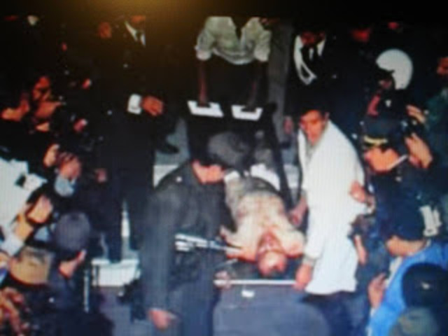 ASESINO A UNA DOCENA DE PERSONAS