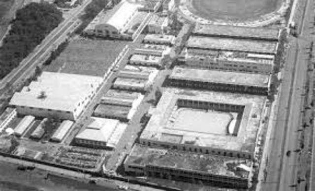 Resigns the rector Javier Barros Sierra. Taking of the Casco de Santo Tomas, university bastion