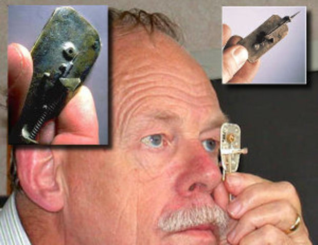 ANTON VAN LEEUWENHOEK