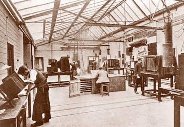 Inventa Firmin Gillot el fotograbado en relieve