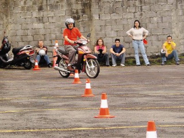 aprende a manejar moto