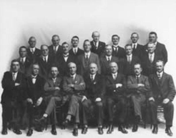 Men over 21 years of age had the right to vote in South Australia.