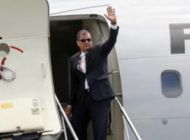 RAFAEL CORREA SE DESPIDE DE ECUADOR Y PIDE CUIDAR LA REVOLUCIÓN