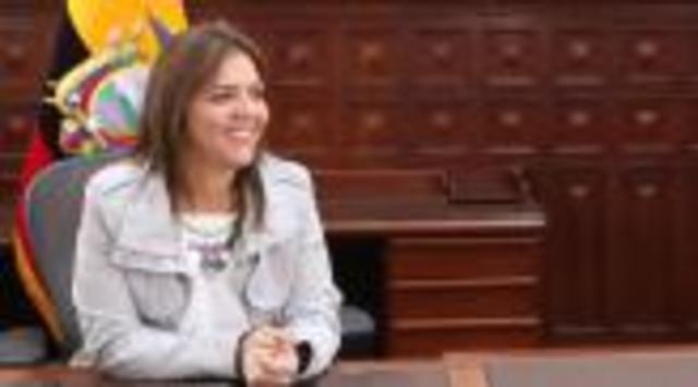Vicepresidenta Vicuña asumió su despacho para 'cumplir el encargo' de Lenín Moreno