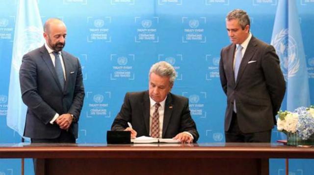 Lenín Moreno firmó tratado sobre prohibición de armas nucleares