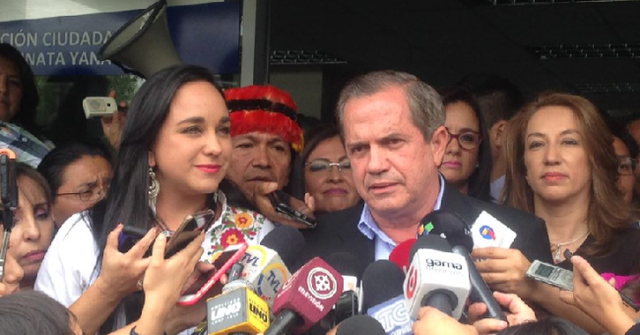 Asambleísta Gabriela Rivadeneira y Ricardo Patiño presentaron amicus curiae