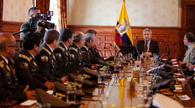 Moreno busca acuerdos sobre temas polémicos con militares y policías