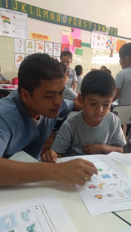Actividad lúdico-terapéutica con los estudiantes.