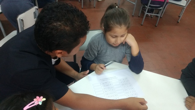 Actividad lúdico-terapéutica con los estudiantes.