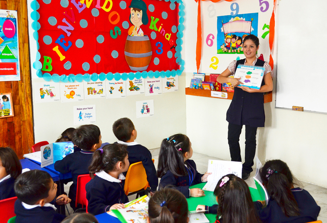 MI PRIMERA ETAPA EN EL COLEGIO ( KINDER)