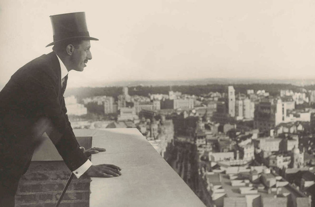 Aparecen las primeras oficinas en el extranjero