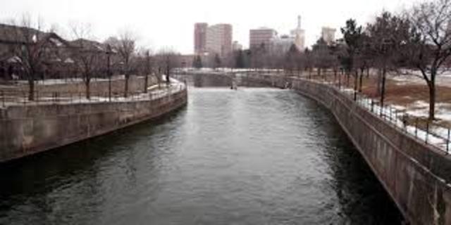 Flint begins drawing water from the Flint River