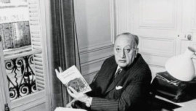 Empezó con la traducción del Popol Vuh al español.