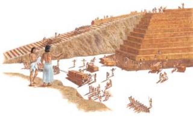 De eerste piramide word gebouwt