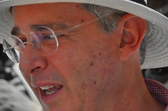 EPL: EXTORSIÓN ALVARO URIBE