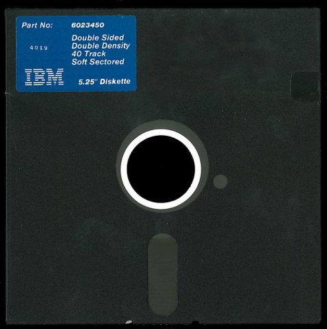 IBM inventa el diskette de 5 1/4