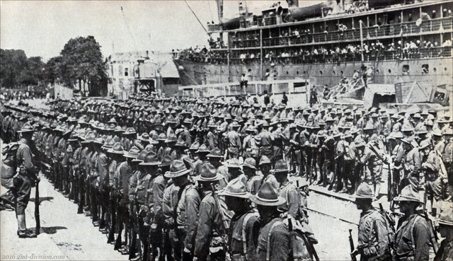 První kontingent USA vyloděn ve Francii