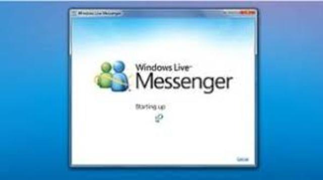 se lanza MSN MESSENGER