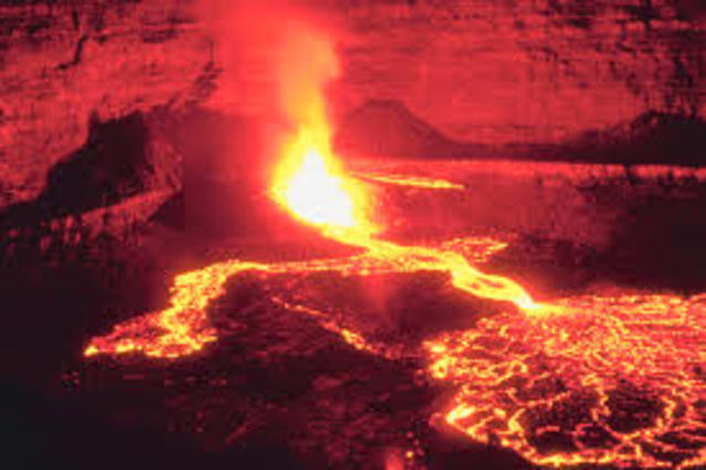 3 800 m.a: Roca fundida sale de la corteza.