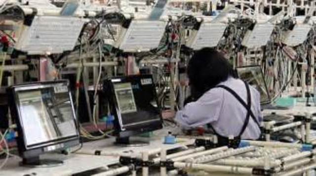 CONTROLAR UN ROBOT MEDIANTE COMPUTADOR