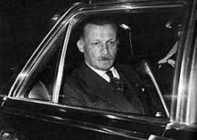 Onganía presenta su renuncia.