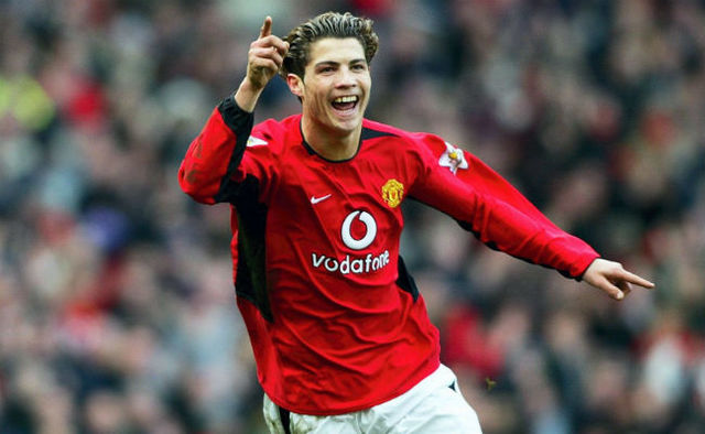 DEBUT EN EL MANCHESTER UNITED