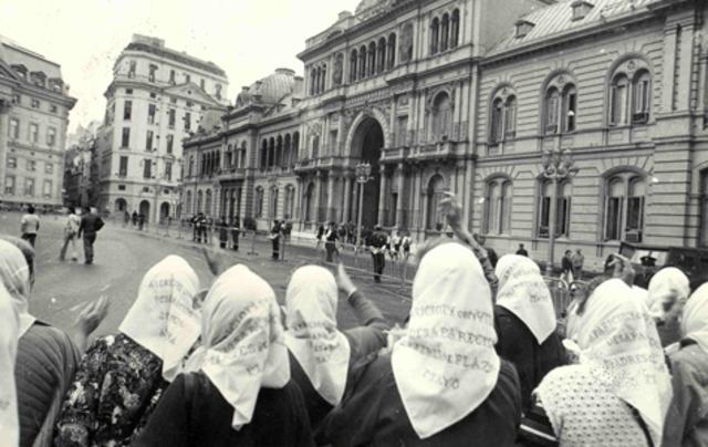 Madres de Plaza de Mayo.