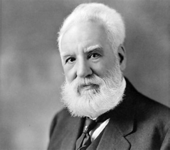 Alexander Graham Bell inventa el teléfono