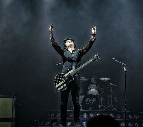 Nacimiento de Billie Joe Armstrong,