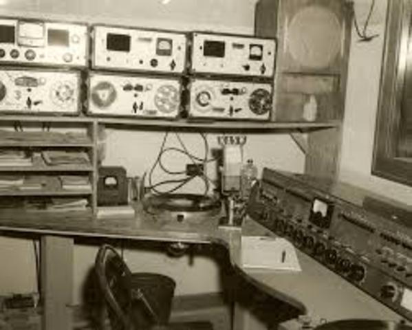 the first fm radio station