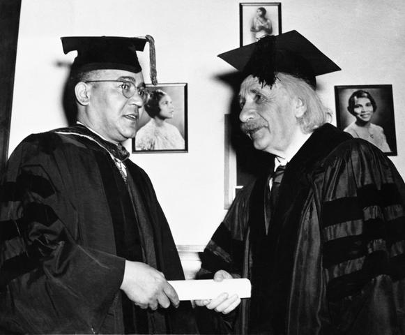 graduacion de Einstein