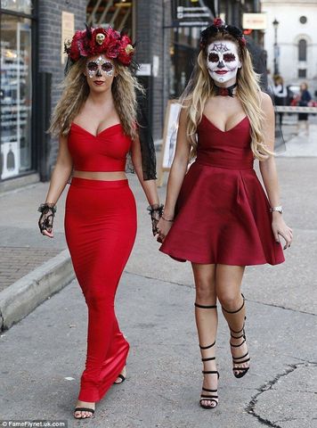 Dressing Up - 11:00 am