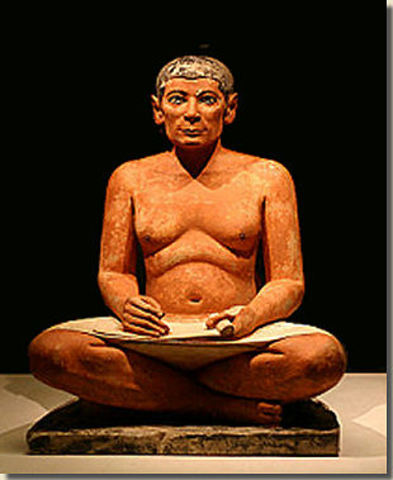 Schrijver met papyrusrol