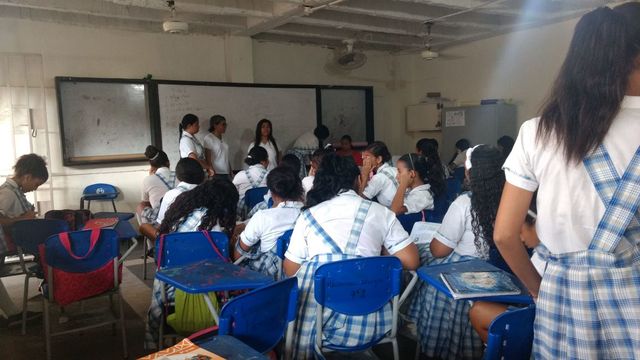 Charla a niñas de 8°3