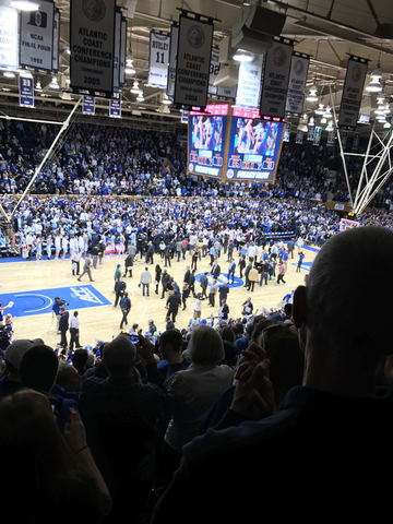 Hace un año que yo fuí a un juego de basquetbol.