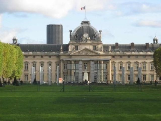 Graduado de Ecole Militaire