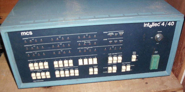 intel crea MCS-4 el primer microordenador personal con procesador 4004