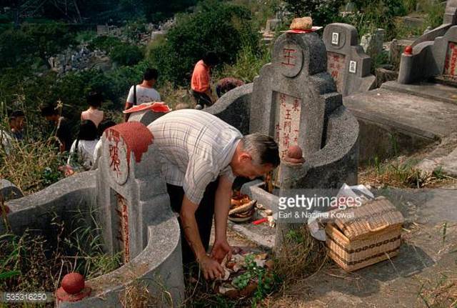 Making offerings to the altars/graves