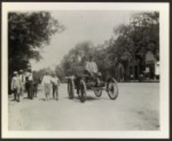 First automobile on Pennsylvania Avenue