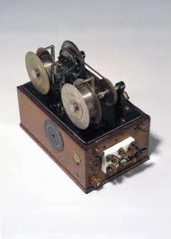 Primer contestador automàtic